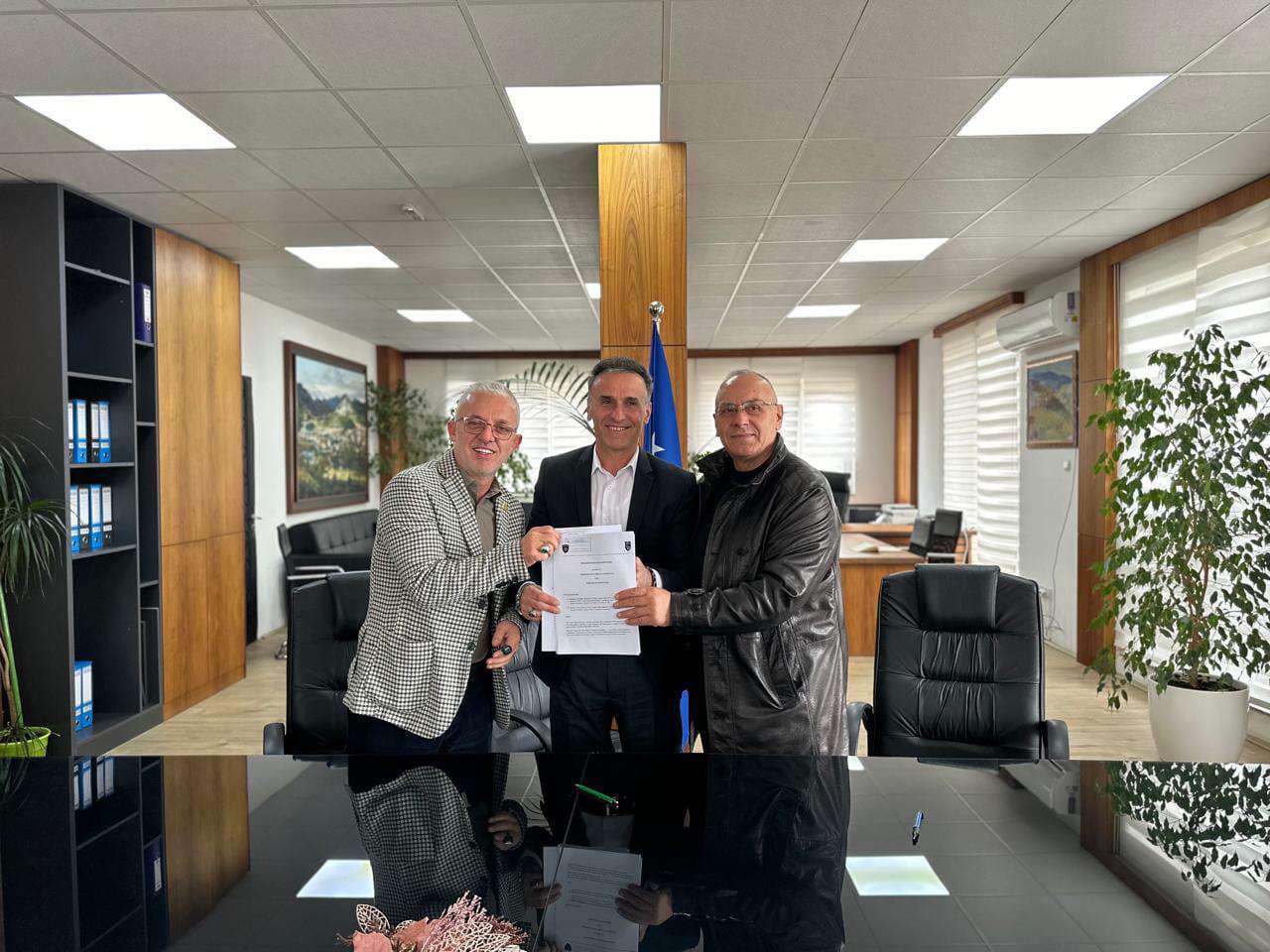 Komuna e Leposaviqit nënshkruan memorandum bashkëpunimi me Federatës së Futbollit të Kosovës