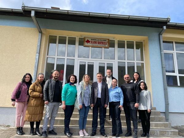 Komuna dhuron donacion kompjuter për shkollën “Kadri Bistrica”